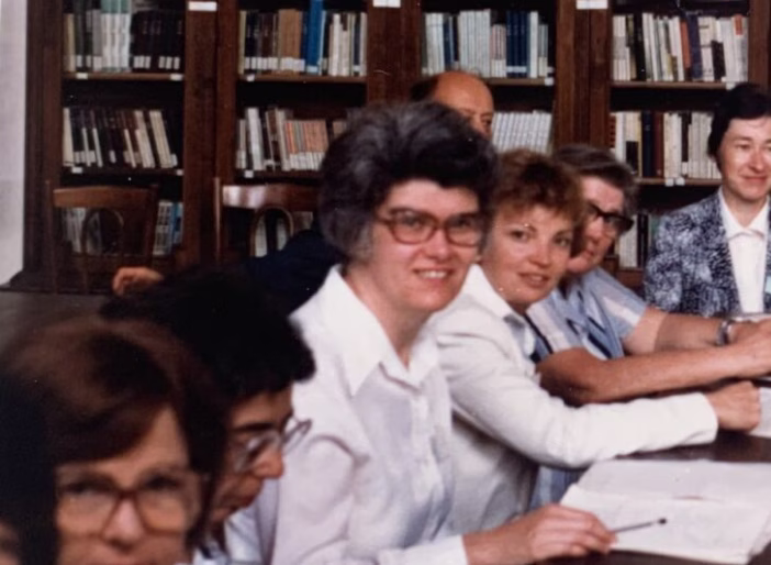 Photographie de Margaret W. Rossiter à une conférence